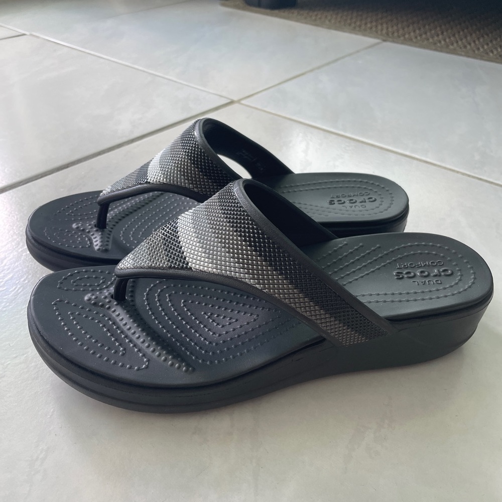 Crocs Monterey Striped Wedge Flip Flop, Size 7